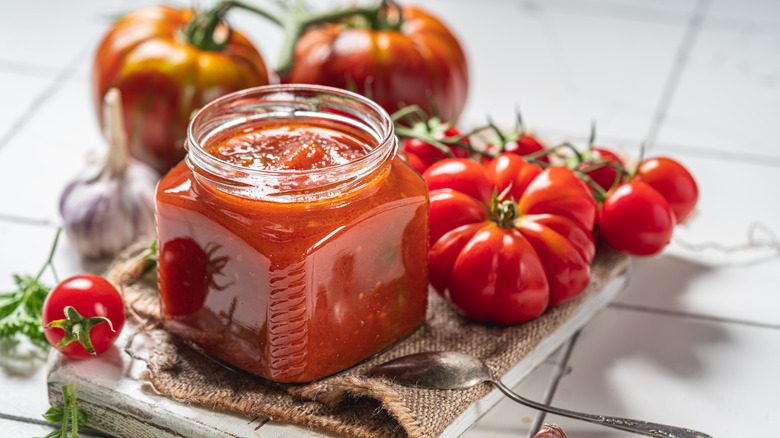 Homemade,Tomato,Sauce,In,A,Glass,Jar,,Tomatoes,And,Herbs